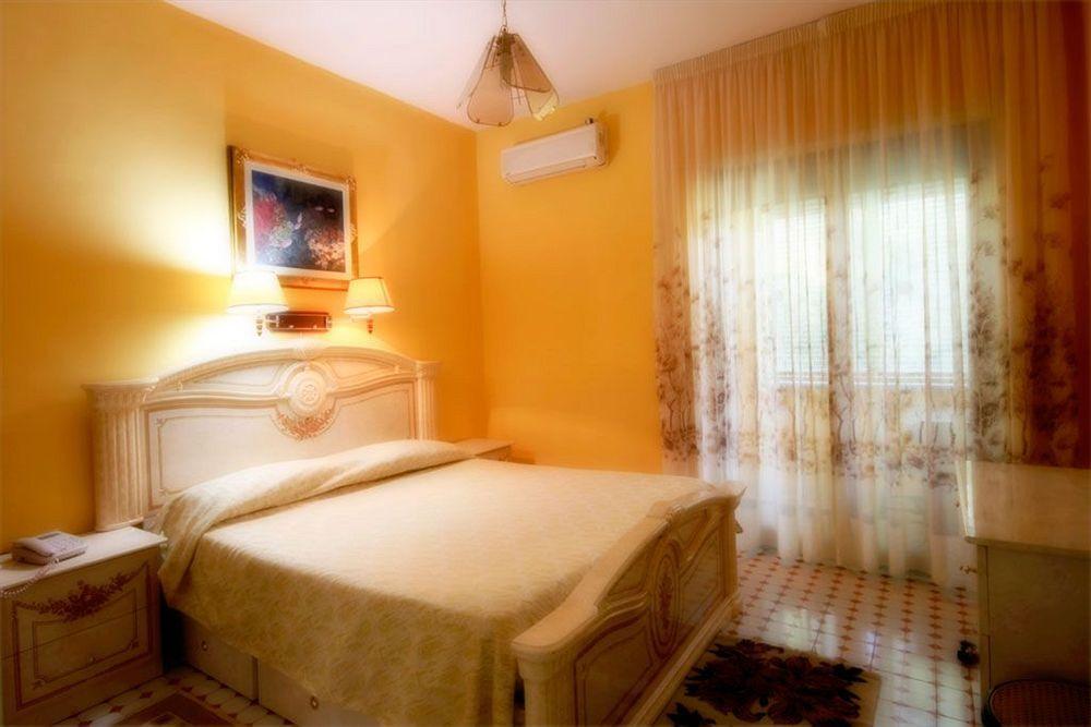 Hotel Cavour Półwysep Sorrentyński Zewnętrze zdjęcie